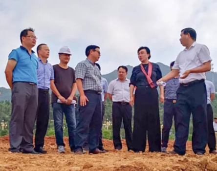 【人文動(dòng)態(tài)】大余縣縣委書記曹愛珍一行考察安遠(yuǎn)縣市民公園建設(shè)項(xiàng)目